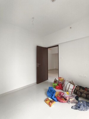 Room in 2 BHK Apartment at Dem Phoenix, Malad East – for Rent