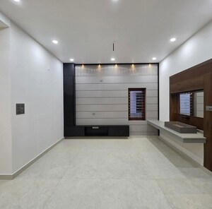 Room in 3 BHK Apartment at Rajapushpa Provincia, Narsingi – for Rent