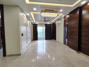 Room in 4 BHK Builder Floor at Sector 45 – for Rent