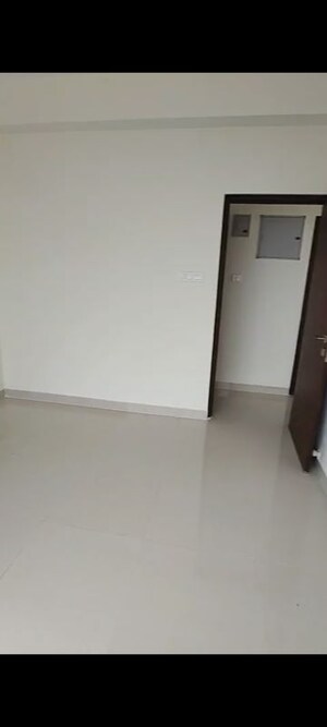 Furnished Amenities in 2.5 BHK Apartment at Divyam Residency, Malad East – for Rent