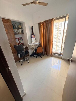 Room in 3 BHK Apartment at Piramal Vaikunth, Balkum Pada – for Sale