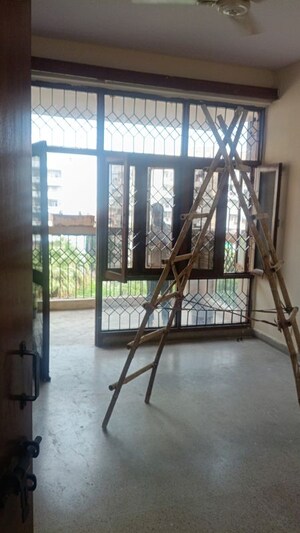 Gym in 4 BHK Apartment at Sector 45 – for Rent