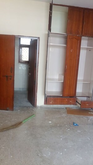 Building Lobby in 4 BHK Apartment at Sector 45 – for Rent