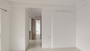 Room in 1.5 BHK Apartment at Godrej Emerald, Ghodbunder Road – for Rent