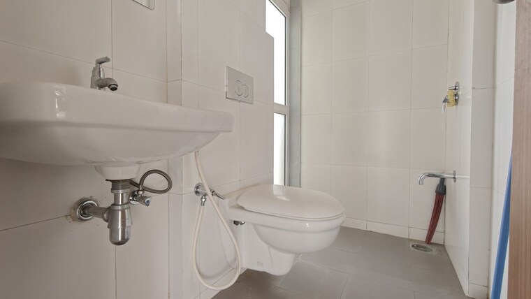 Bathroom, godrej-emerald 1.5 Bedroom 509 Sq.Ft. Apartment In Ghodbunder Road Thane 10608384