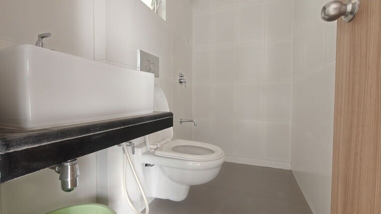 Bathroom, godrej-emerald 1.5 Bedroom 509 Sq.Ft. Apartment In Ghodbunder Road Thane 10608384