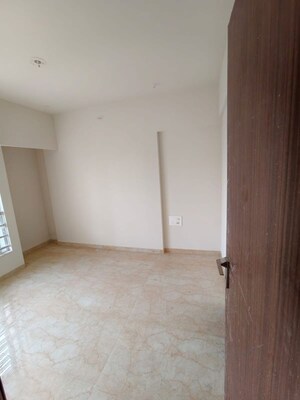 Room in 1 BHK Apartment at Meru Yojan One, Kurla West – for Rent