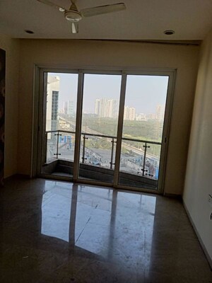 Room in 2 BHK Apartment at Lodha Fiorenza, Goregaon East – for Rent