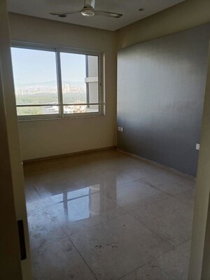 Room in 2 BHK Apartment at Lodha Fiorenza, Goregaon East – for Rent
