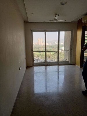 Room in 2 BHK Apartment at Lodha Fiorenza, Goregaon East – for Rent