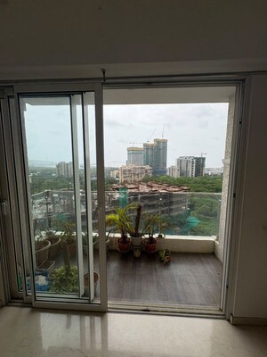 Room in 3 BHK Apartment at LnT Realty Crescent Bay, Parel – for Rent