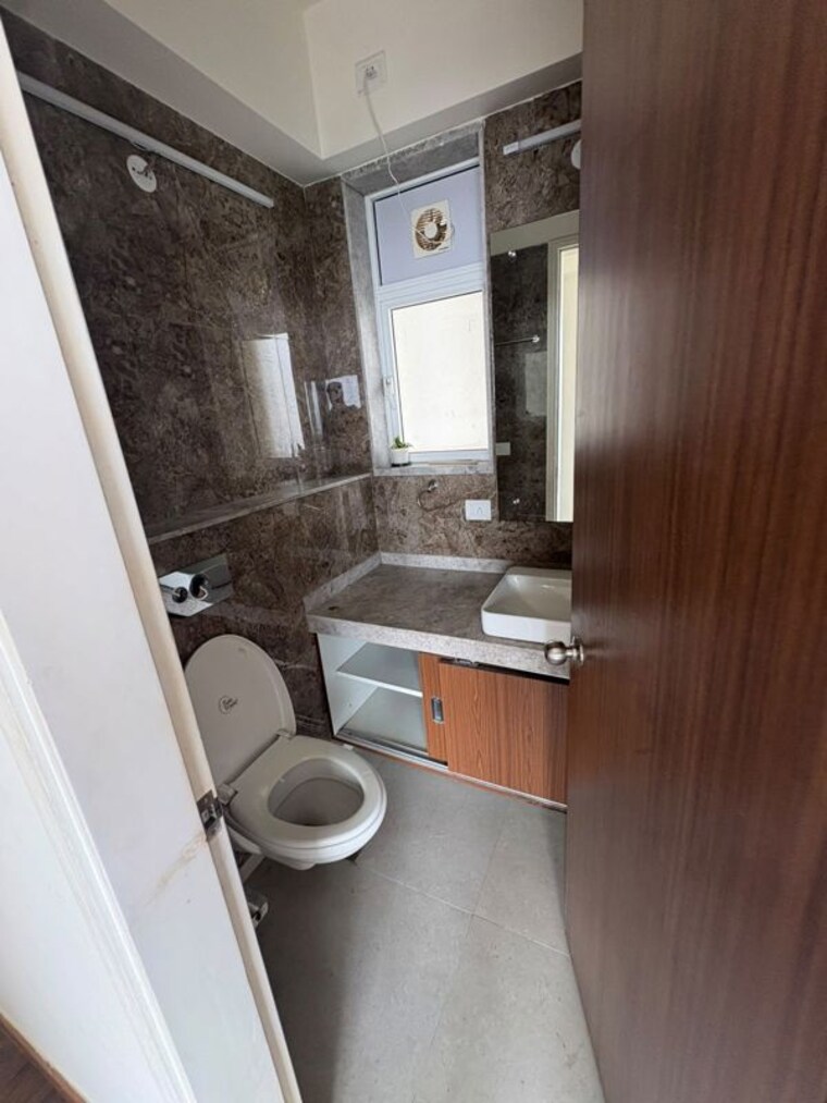 Bathroom, lnt-realty-crescent-bay 3 Bedroom 1250 Sq.Ft. Apartment In Parel Mumbai 10608436
