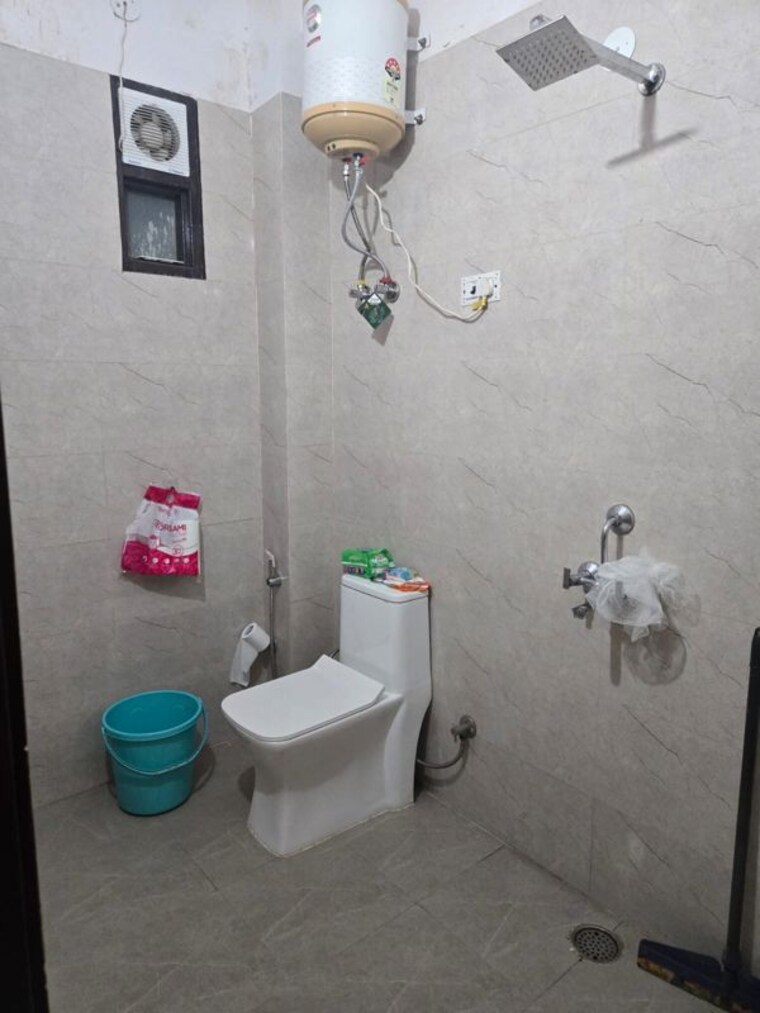 Bathroom, new palam vihar  80 Sq.Yd. Builder Floor In New Palam Vihar Gurgaon 10608432