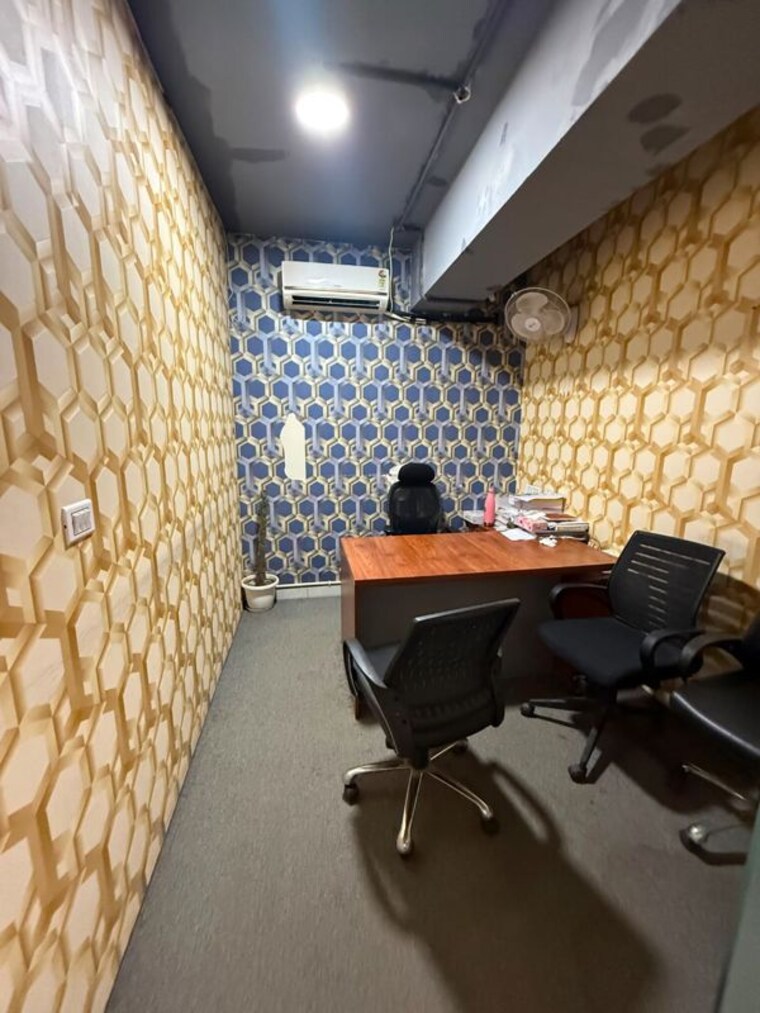 Team Area, sector 16 Commercial Office Space 2500 Sq.Ft. In Sector 16 Noida 10608418