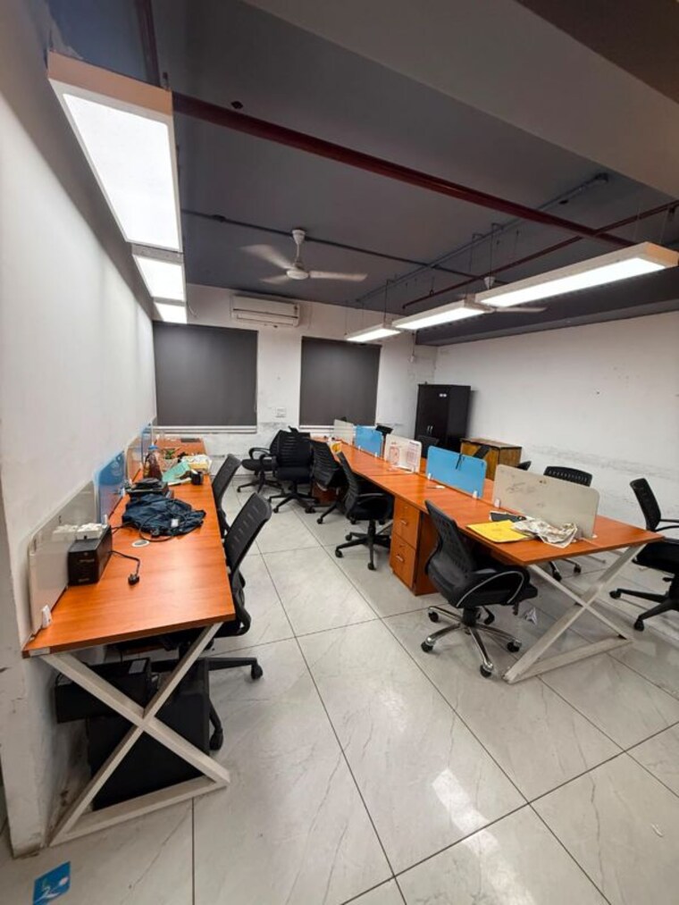 Team Area, sector 16 Commercial Office Space 2500 Sq.Ft. In Sector 16 Noida 10608418