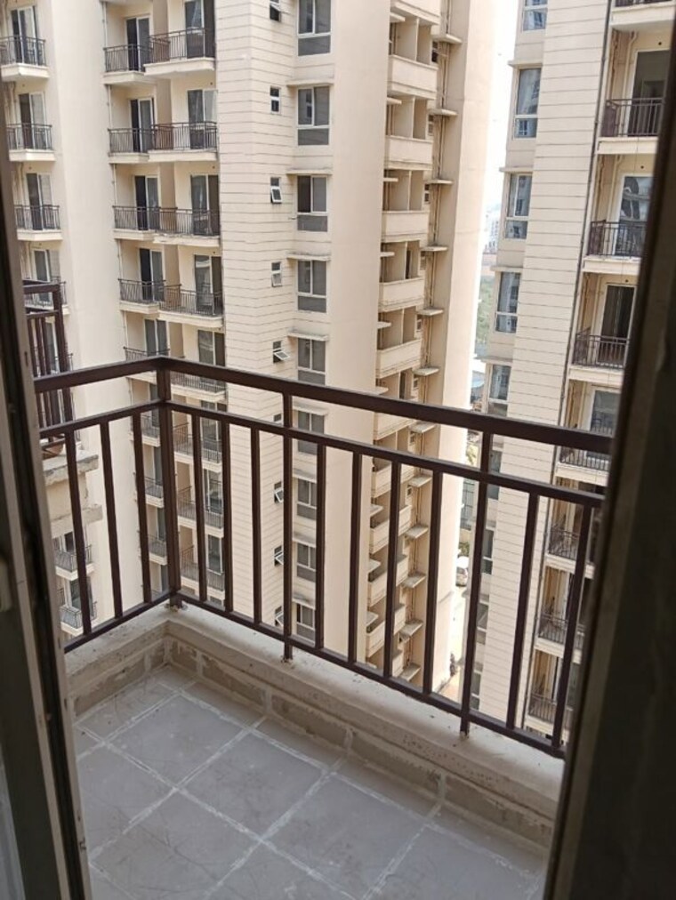 Balcony, signature-the-millennia-3 2 Bedroom 685 Sq.Ft. Apartment In Sector 37d Gurgaon 10608443