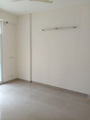 Room in 4 BHK Apartment at Mahagun My Woods, Sector 16c Greater Noida – for Rent