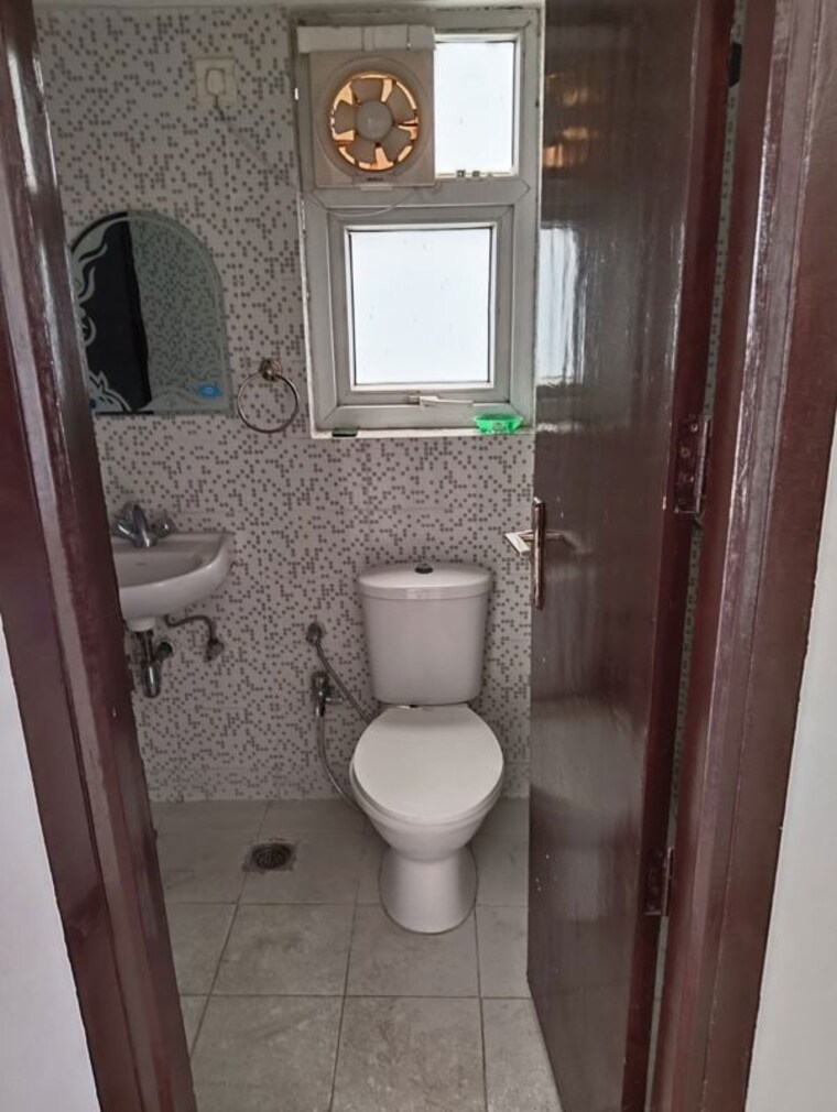 Bathroom, bptp-princess-park 3 Bedroom 1811 Sq.Ft. Apartment In Sector 86 Faridabad 10608447