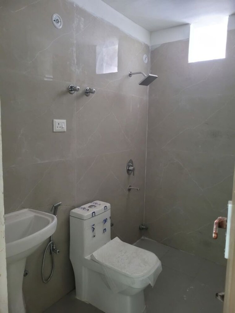 Bathroom, omicron ii greater noida 2 Bedroom 250 Sq.Mt. Independent House In Omicron Ii Greater Noida Greater Noida 10608466