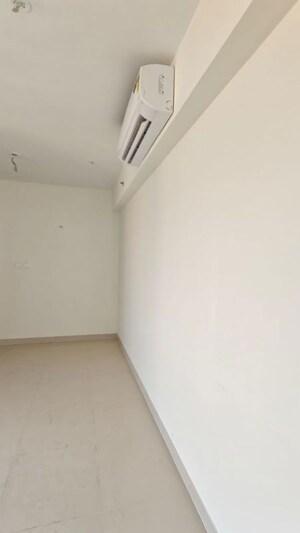 Room in 2 BHK Apartment at Lalani Velentine Apartments II, Goregaon East – for Rent