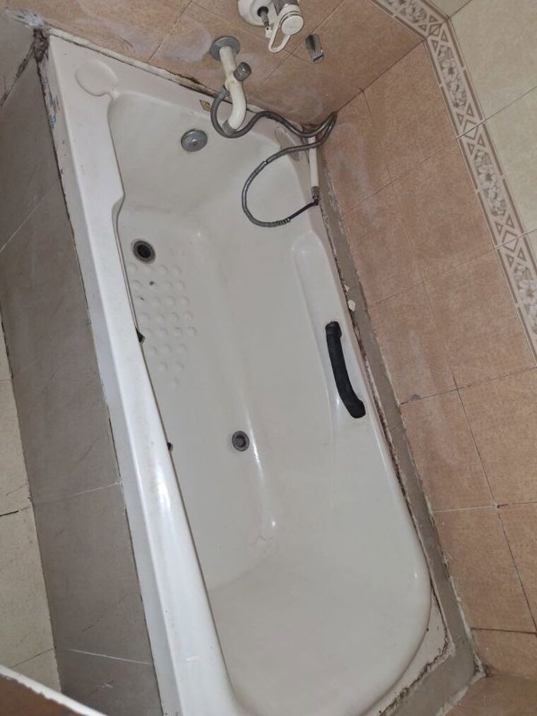 Bathroom, flower-valley-apartment 3 Bedroom 1500 Sq.Ft. Apartment In Wanowrie Pune 10608477