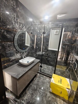 Team Area in 5 BHK Builder Floor at Dlf Phase ii – for Sale
