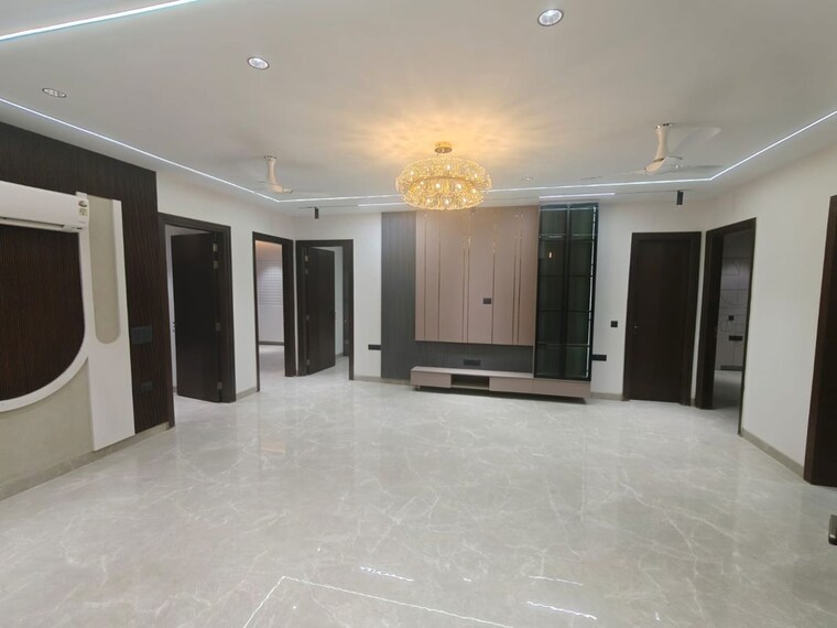 Room, dlf phase ii 5 Bedroom 502 Sq.Yd. Builder Floor In Dlf Phase ii Gurgaon 10608506
