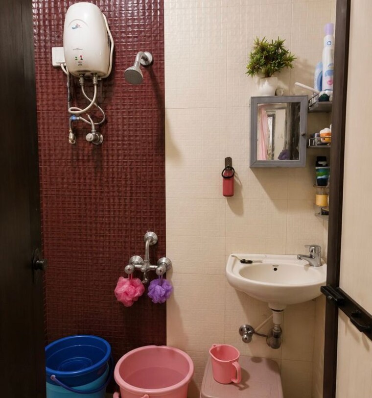 Bathroom, om-sai-plaza 2 Bedroom 575 Sq.Ft. Apartment In Ghodbunder Road Thane 10608508