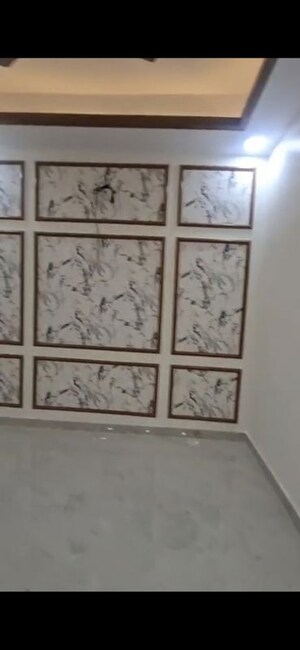 Room in 4 BHK Builder Floor at Parklands, Sector 85 – for Sale
