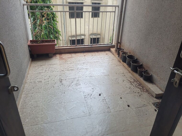 Balcony, ravetkar-sukhniwas 2.5 Bedroom 1250 Sq.Ft. Apartment In Senapati Bapat Road Pune 10608512