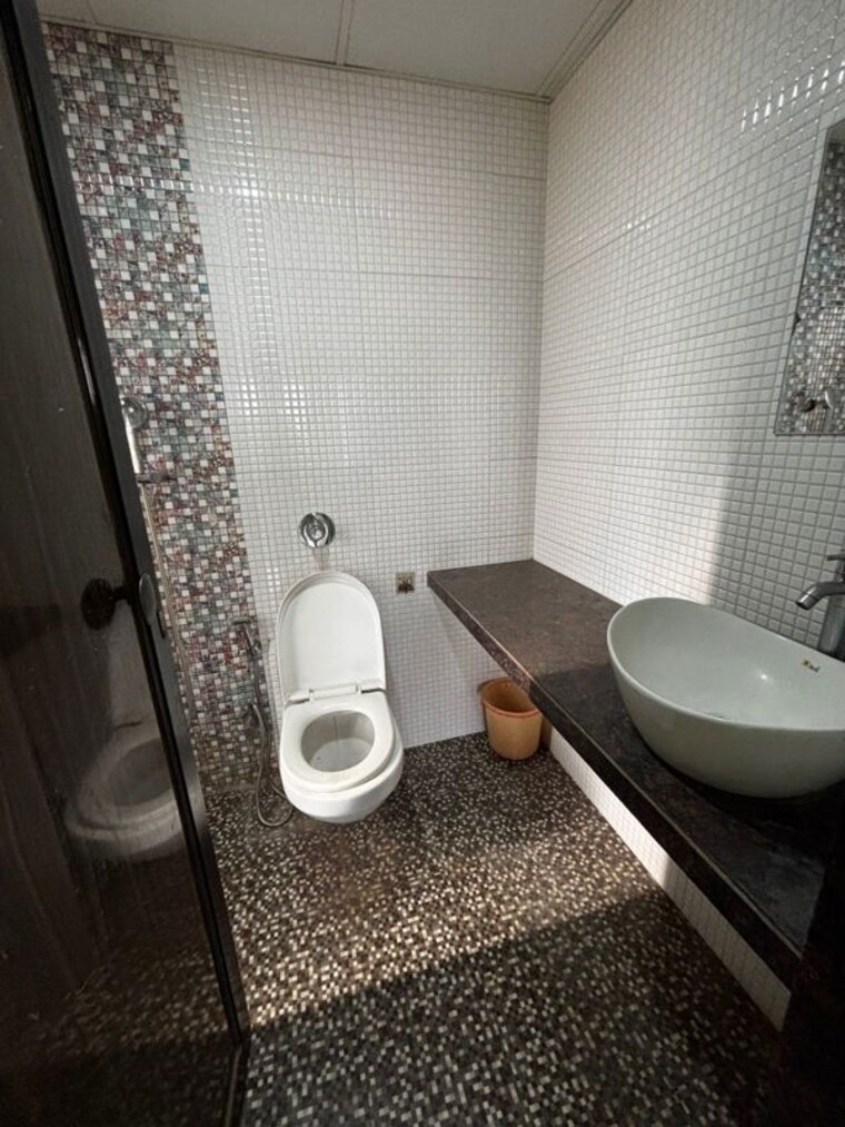 Bathroom, lalani-grandeur 2 Bedroom 635 Sq.Ft. Apartment In Goregaon East Mumbai 10608533