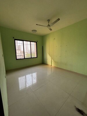 Room in 2 BHK Apartment at Lalani Grandeur, Goregaon East – for Rent