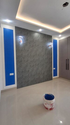 Room in 3 BHK Builder Floor at Dlf Phase ii – for Sale