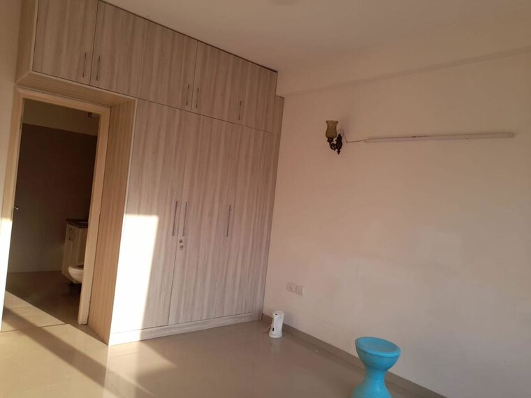 Bathroom, emaar-mgf-emerald-hills 4 Bedroom 1800 Sq.Ft. Apartment In Sector 65 Gurgaon 10608534