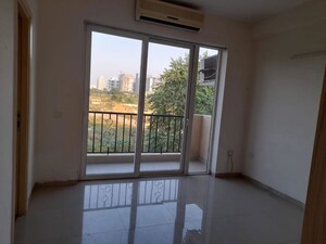 Room in 4 BHK Apartment at Emaar MGF Emerald Hills, Sector 65 – for Rent