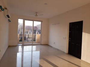 Room in 4 BHK Apartment at Emaar MGF Emerald Hills, Sector 65 – for Rent