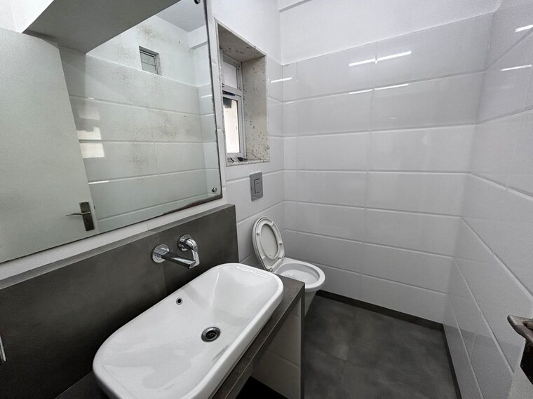Bathroom, nariman point Commercial Office Space 650 Sq.Ft. In Nariman Point Mumbai 10608547