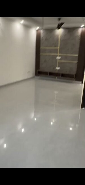 Furnished Amenities in 3 BHK Builder Floor at BPTP District, Sector 81 – for Rent