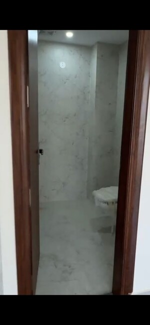 Building Lobby in 3 BHK Builder Floor at BPTP District, Sector 81 – for Rent