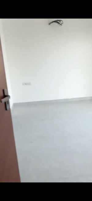 Room in 3 BHK Builder Floor at BPTP District, Sector 81 – for Rent