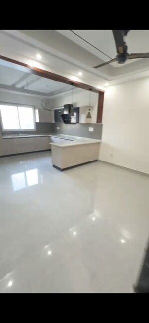 Kitchen in 3 BHK Builder Floor at BPTP District, Sector 81 – for Rent