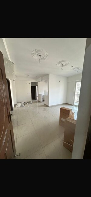 Room in 3.5 BHK Apartment at La Residentia, Tech Zone 4 Greater Noida – for Rent