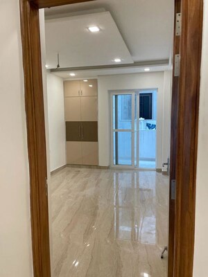 Room in 3 BHK Builder Floor at Neharpar Phase 2 – for Sale