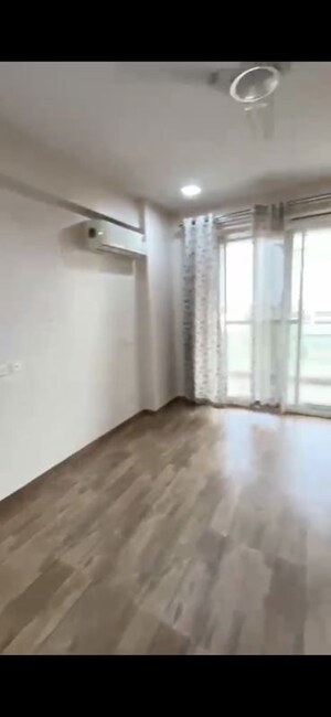 Room in 3 BHK Apartment at Omaxe Royal Residency Faridabad, Sector 79 – for Rent