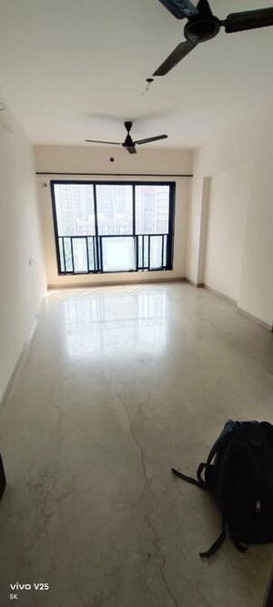 Room in 1.5 BHK Apartment at Atul Blue Fortune, Andheri East – for Rent