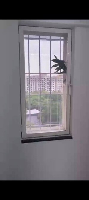 Room in 2 BHK Apartment at Nirmiti 25 East, Kharadi – for Rent