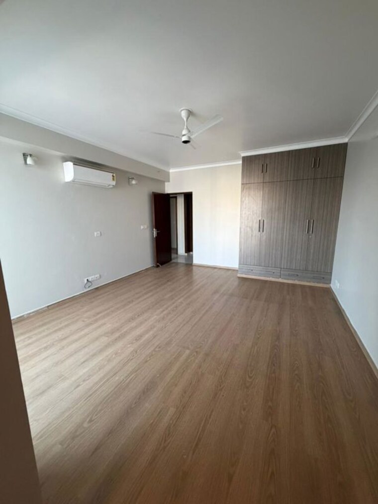 Room, dlf-the-summit 4 Bedroom 3000 Sq.Ft. Apartment In Dlf Phase V Gurgaon 10608699
