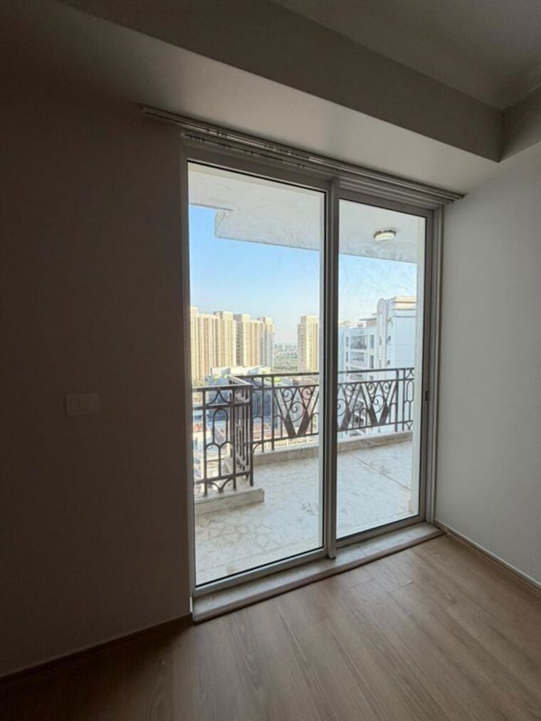Room, dlf-the-summit 4 Bedroom 3000 Sq.Ft. Apartment In Dlf Phase V Gurgaon 10608699