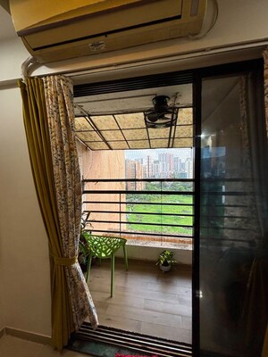 Room in 3 BHK Apartment at Puranik City, Kasarvadavali – for Rent