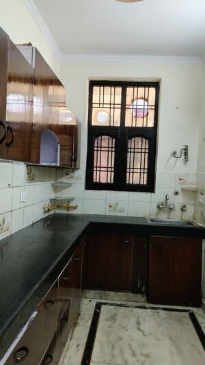 Kitchen in 2.5 BHK Builder Floor at Spring Field, Sector 31 – for Sale